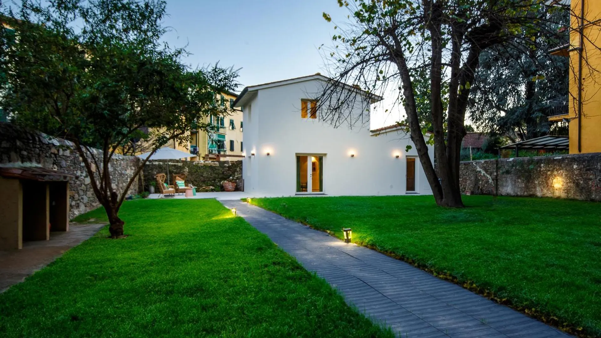 The City Oasis, A Villa Inside Lucca With Private